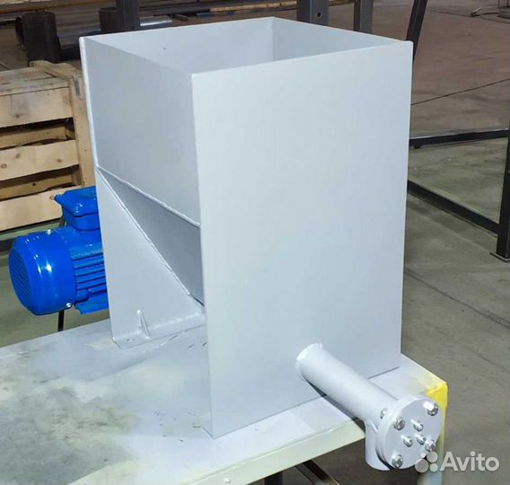 Объемный шнековый дозатор малых добавок