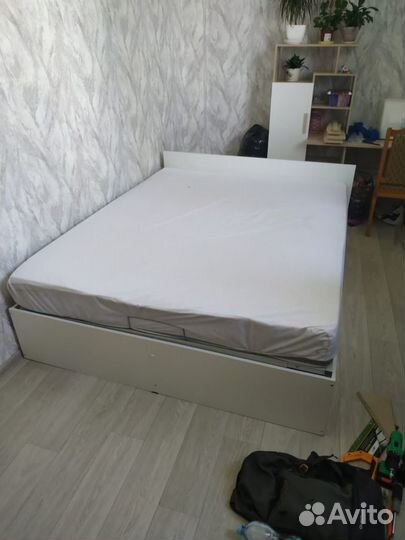 Кровать с подьемным механизмом