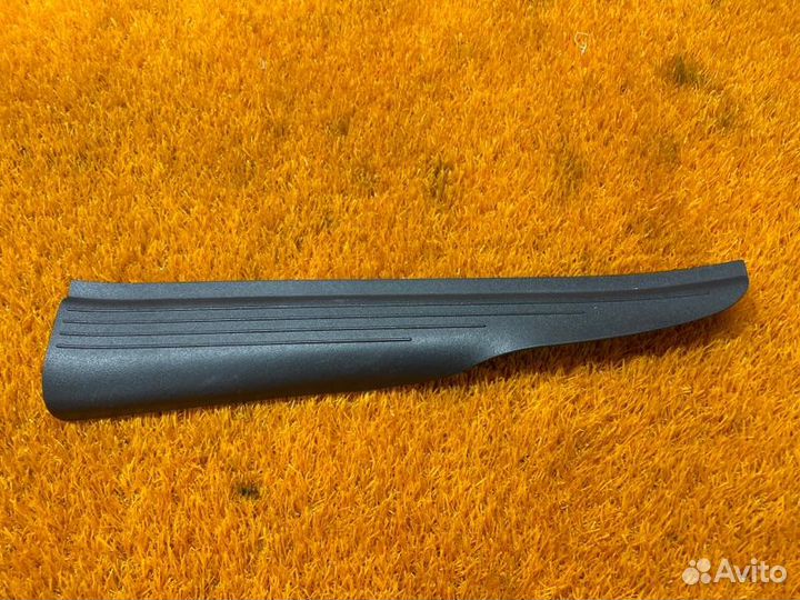 Накладка на порог салона задняя правая