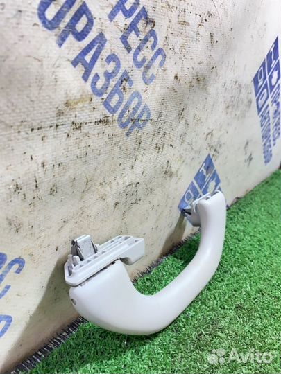 Ручка потолка задняя левая Volkswagen Jetta седан