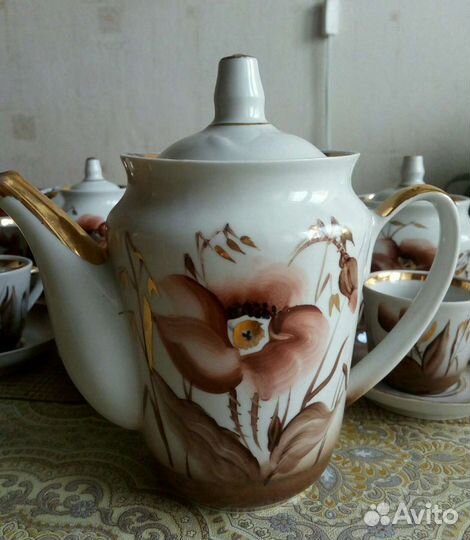 Фарфоровый старинный сервиз на 12 персон