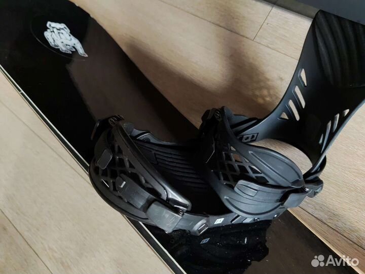 Доска для сноуборда комплект(крепления и буцы)