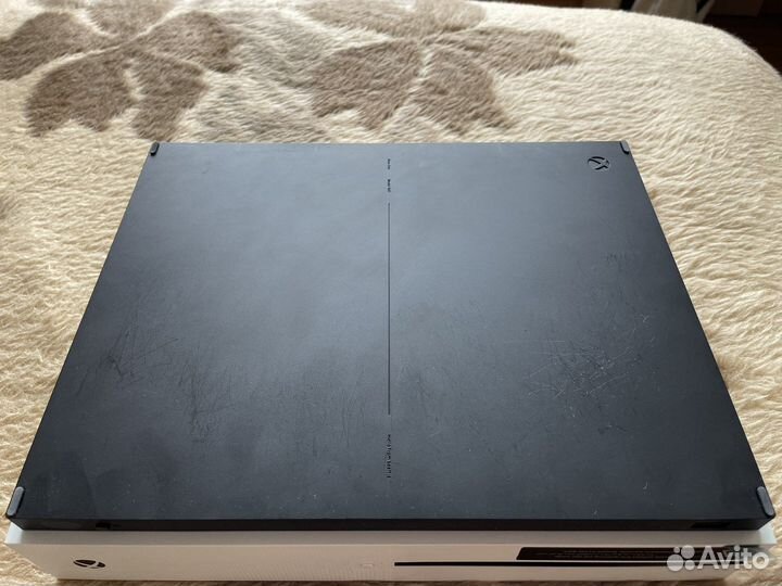 Xbox One s 512gb 2 контроллера+Forza horizon 4