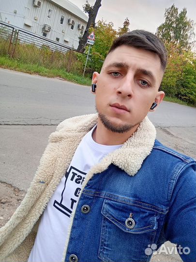 Актером