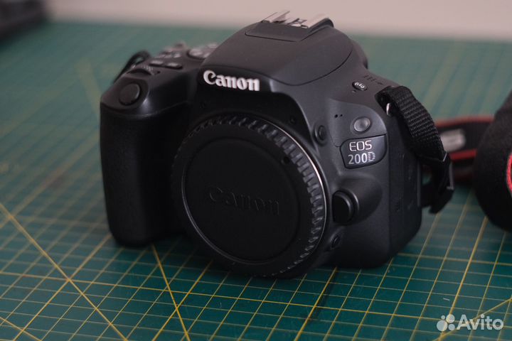Зеркальный фотоаппарат canon 200d