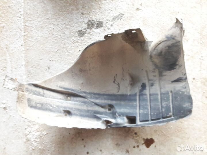 Подкрылок предний левый Mercedes W220 A2206901930