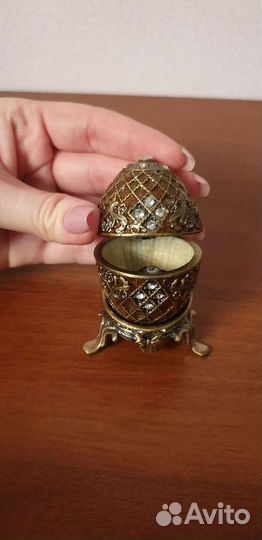 Шкатулка яйцо