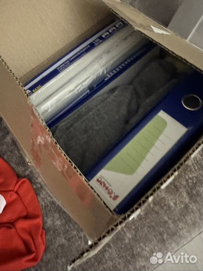 Коробка с канцелярией