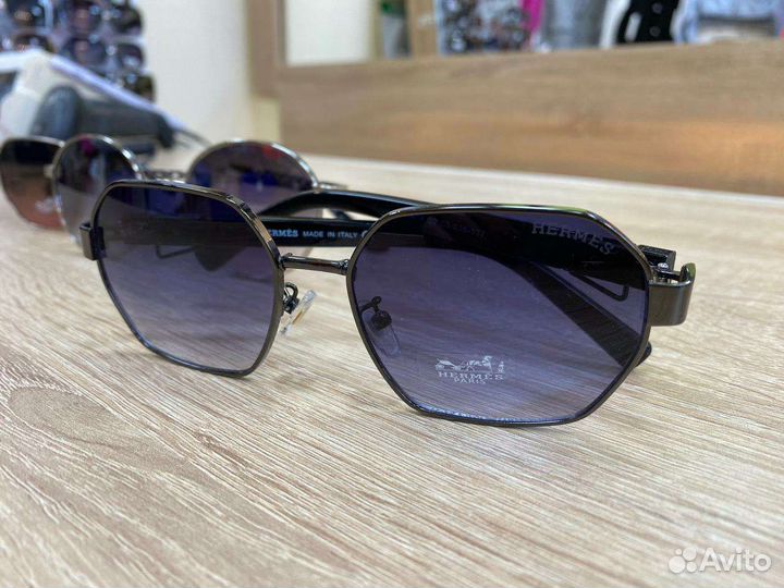 Солнечные очки женские