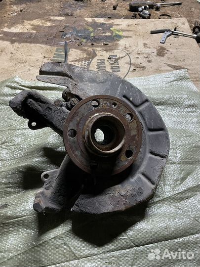 Кулак передний Skoda Fabia 2001г 1.4 AUB