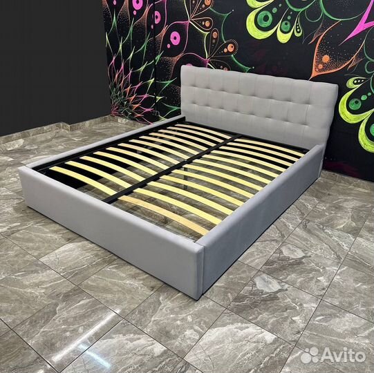 Кровать двухспальная с подъемным механизмом