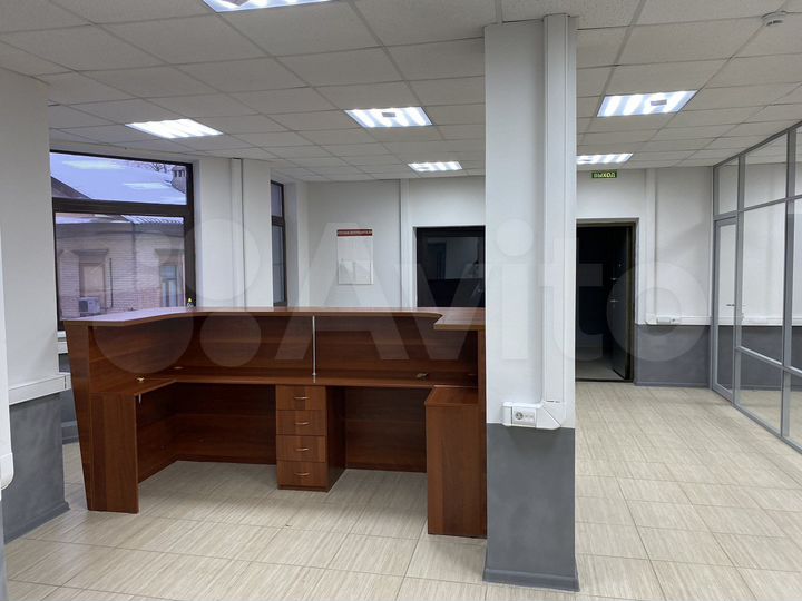 Помещение с отдельным входом, 176.5 м²