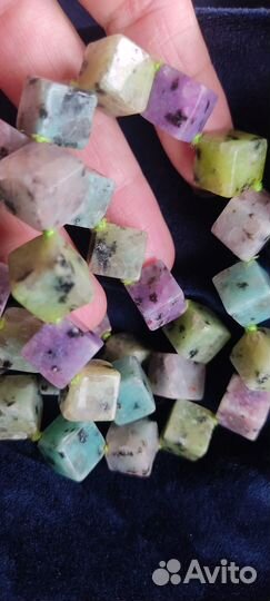 Браслет из натуральных камней коралл