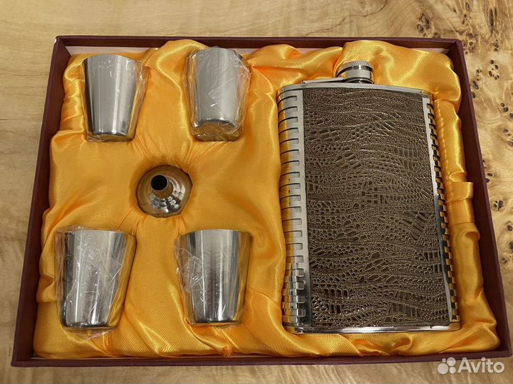 Подарочный набор фляжка с рюмкам