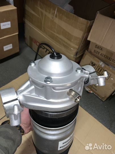 Пневмостойка задняя левая VW Touareg 2 NF 7P