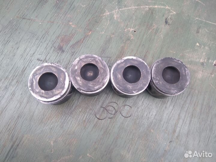 Поршня VW Passat B6 BKP 2л TDI