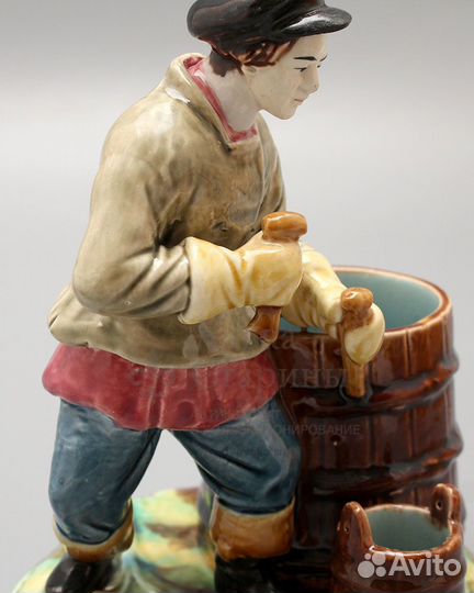 Антикварная статуэтка Бондарь фабрика Кузнецова