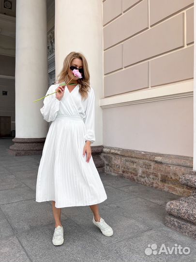 Платье плиссе белое