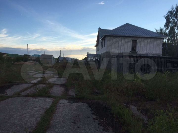 Здание, 2100 м²