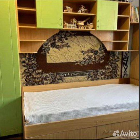 Продам спальный гарнитур