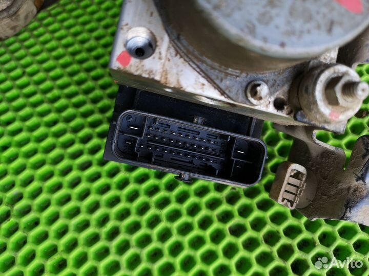 Блок абс кронштейн на Renault Duster 2012-нв