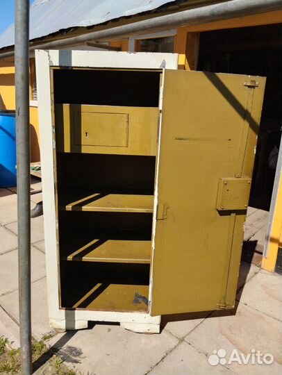 Сейф металлический