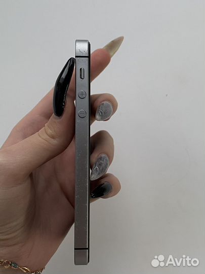 iPhone SE, 32 ГБ