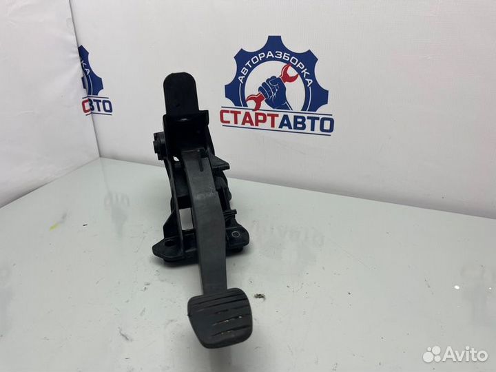 Педаль сцепления Renault Logan 2 K7MA812 2018