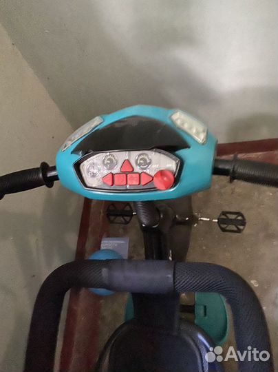 Трехколесный велосипед с ручкой