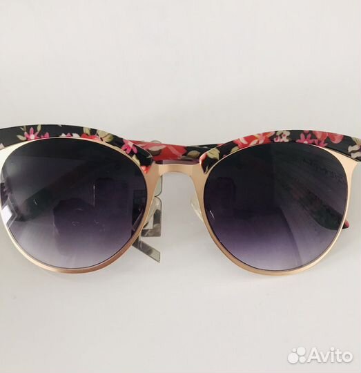 Солнцезащитные очки женские брендовые