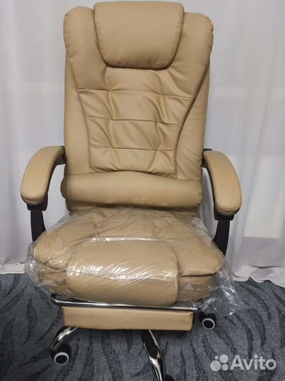Офисное кресло руководителя новое
