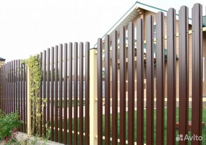 Забор из евроштакетника,ворота под ключ