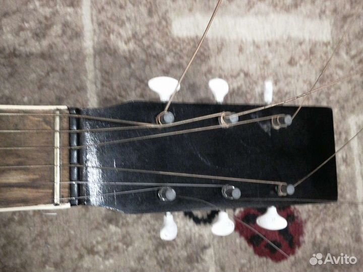 Акустическая гитара