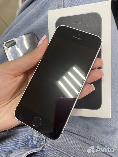 Телефон iPhone se