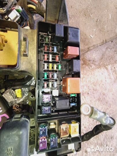 Блок предохранителей Toyota Sequoia UCK45 2UZ-FE