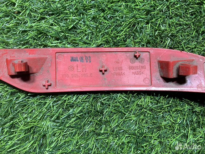 Светоотражатель заднего бампера Volkswagen Touran