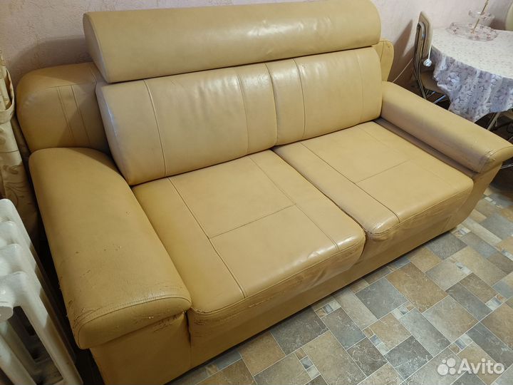 Кожаный диван бу