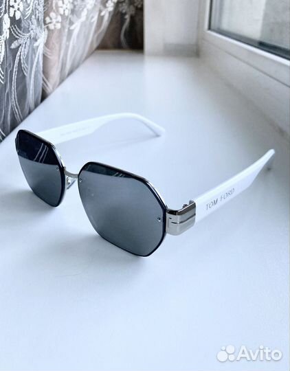 Очки Tom Ford солнцезащитные белые