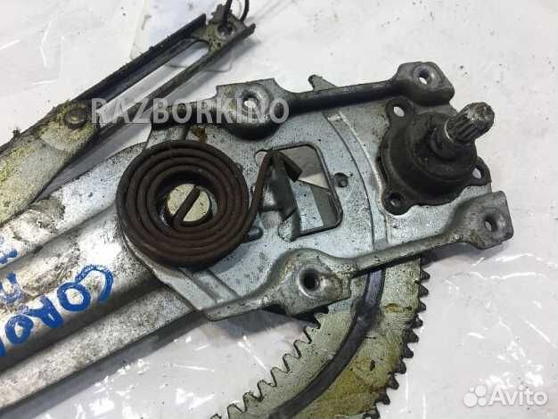 Стеклоподъемник механический передний правый 69810