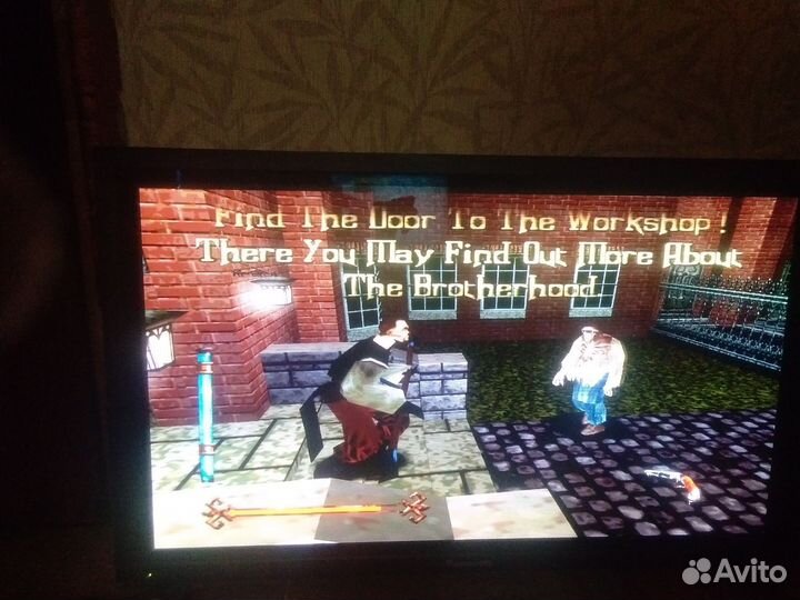 Монитор 44 дюйма