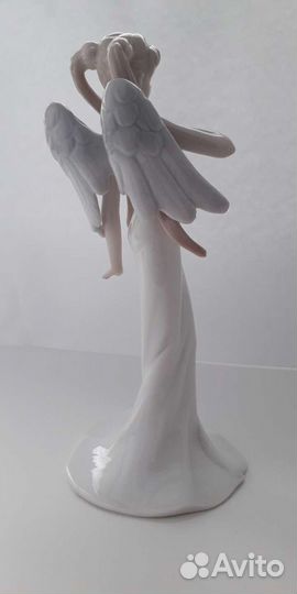 Фарфоровая статуэтка Ангел Pavon