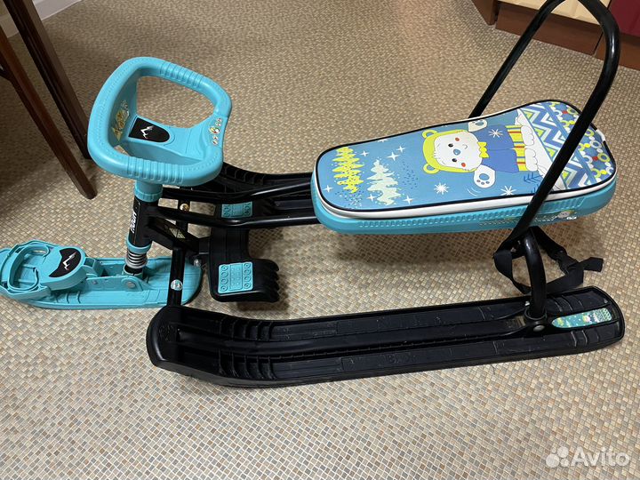 Детский снегокат со спинкой