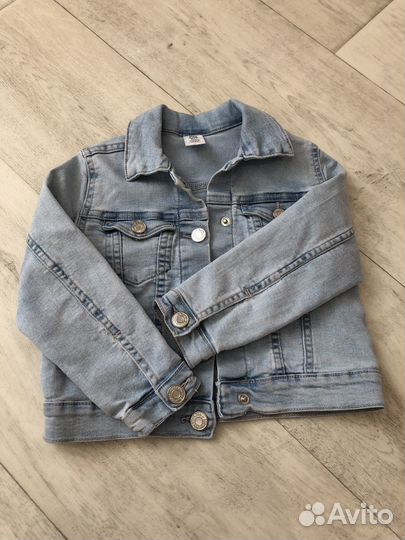 Продам джинсовую для девочки р.104