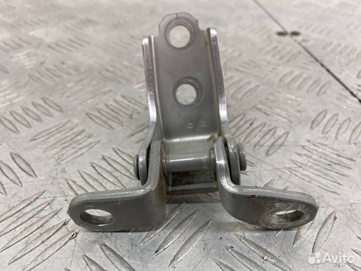 Б/У петля двери задний правый Honda Civic 4D FD1