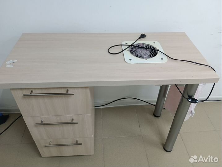 Маникюрный стол с вытяжкой бу