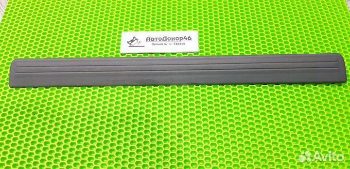 Накладка на порог передней правой двери Almera B10