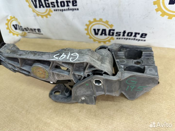 Рычаг стояночного тормоза (ручник) Audi A3 8P