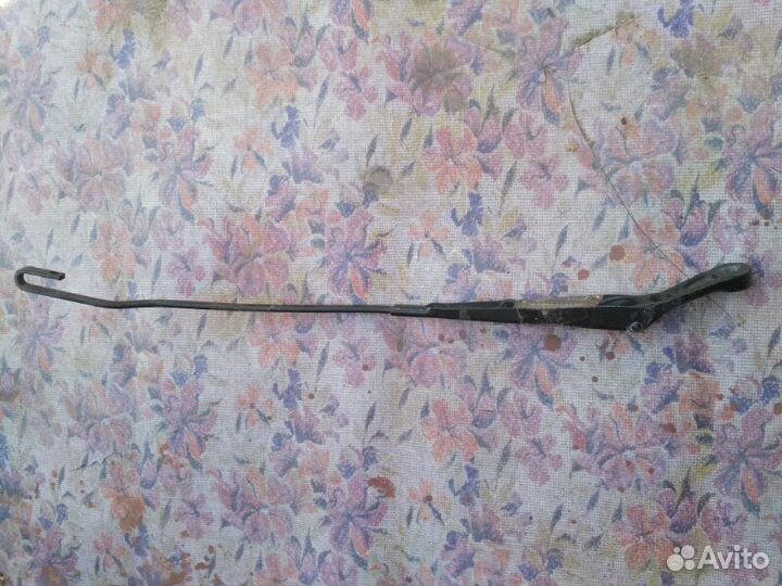 Поводок стеклоочистителя передний правый