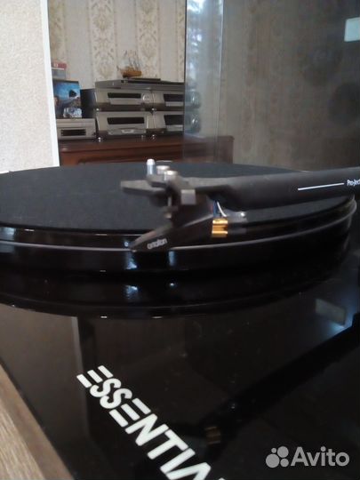 Проигрыватель винила Pro-Ject Essential iii