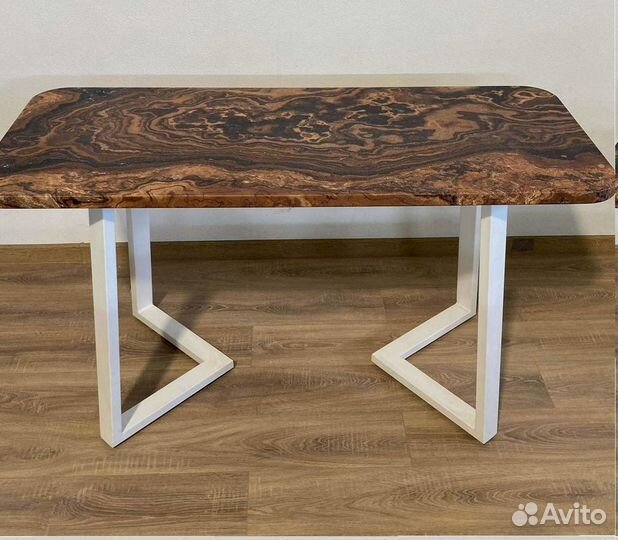 Компьютерный стол 'Theoretical Finance'